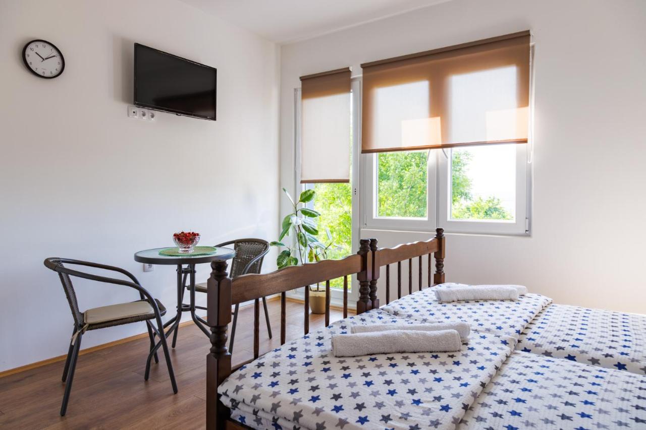 Vila Peristeron Golubăţ Exterior foto